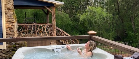 Bañera de hidromasaje al aire libre