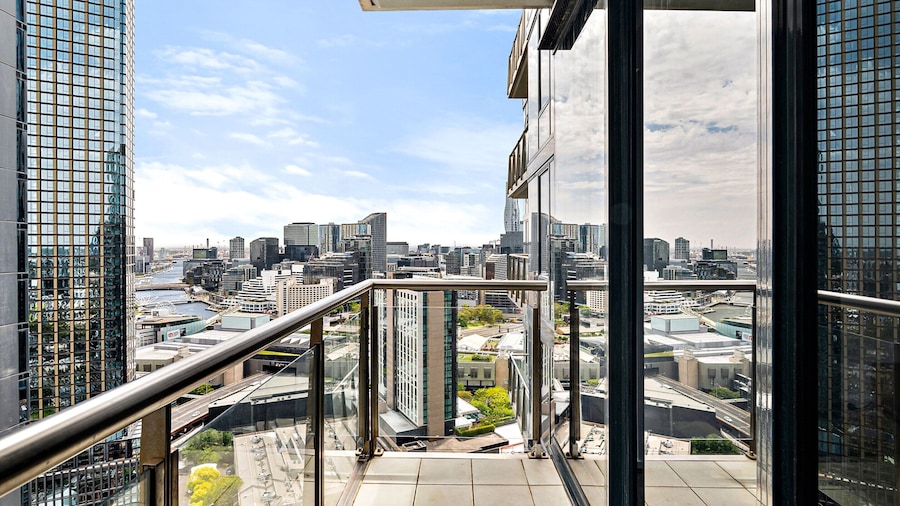 Stylish Southbank Apartment With On-site Parking