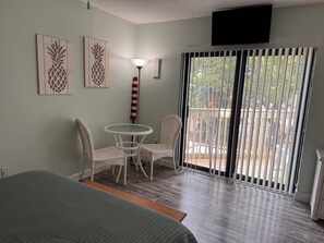 2 bedrooms, desk, iron/ironing board, free WiFi - Cozy 2-bedroom townhome in charming Melbourne Beach Florida. (Melbourne Beach)