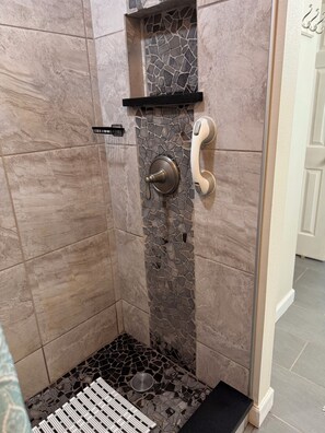Shower, hair dryer, towels, soap - Cozy 2-bedroom townhome in charming Melbourne Beach Florida. (Melbourne Beach)