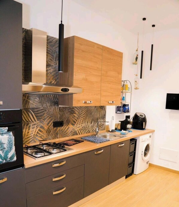 Microwave, oven, stovetop, dishwasher - Nannì House (Napoli)