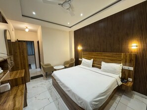 Iron/ironing board, free WiFi - Nurem Hotel & Resort (Dera Bassi)