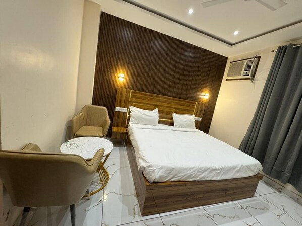 Singola Standard, vista cortile | Ferro/asse da stiro, Wi-Fi gratuito