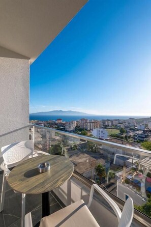 Outdoor dining - Ersa Luxury Rooms (Sarande)