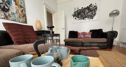 Authentic designer and artistic house
Family friendly
Close to Anfield and city