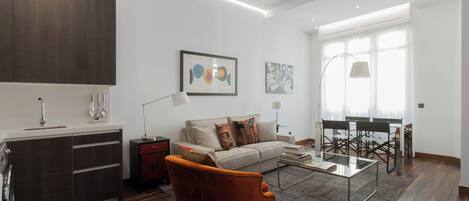 Appartement Standard, 2 chambres | Aire de séjour | Téléviseur à écran plat