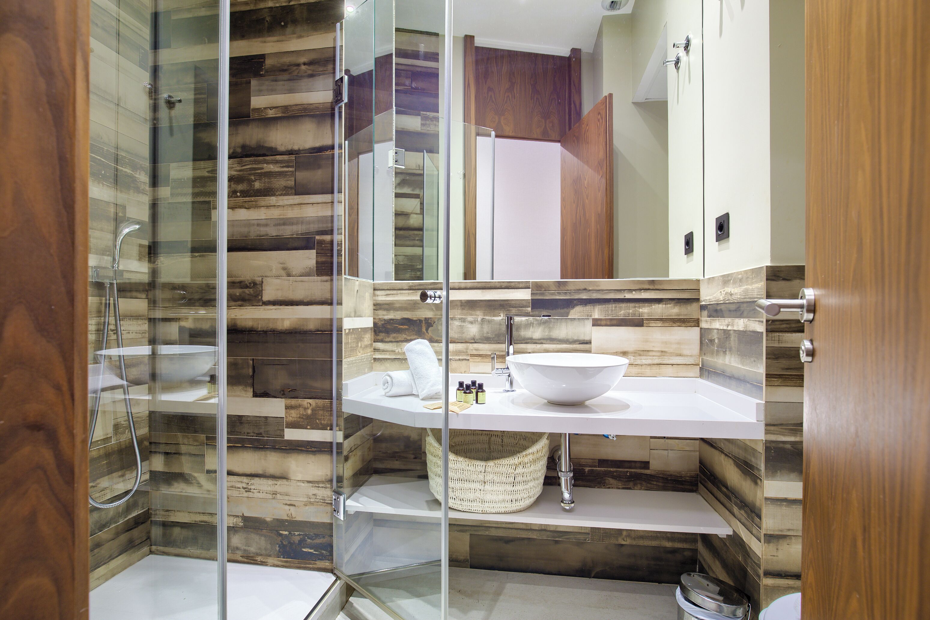 Apartamento, 2 habitaciones | Baño | Secador de pelo, toallas, champú y papel higiénico