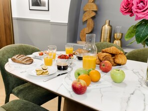 Dining - LivinParis | Luxury A/C 3 Bedrooms Rivoli (Paris)