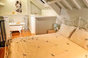 1 chambre, fer et planche à repasser, lit parapluie, Wi-Fi gratuit