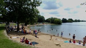 A beach with people swimming and sunbathing. - Cotswolds Country Cottage | Boutique, Romantic Retreat for Two (Purton Stoke)