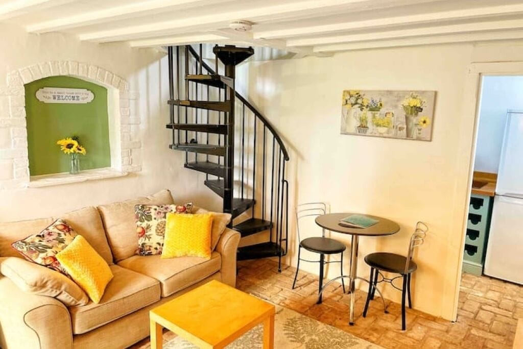 Smart-TV, DVD-Player, Bücher, Videothek