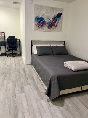 Iron/ironing board, WiFi, bed sheets - Entire home in Denton, Texas (Denton)