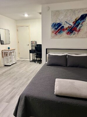 Iron/ironing board, WiFi, bed sheets - Entire home in Denton, Texas (Denton)