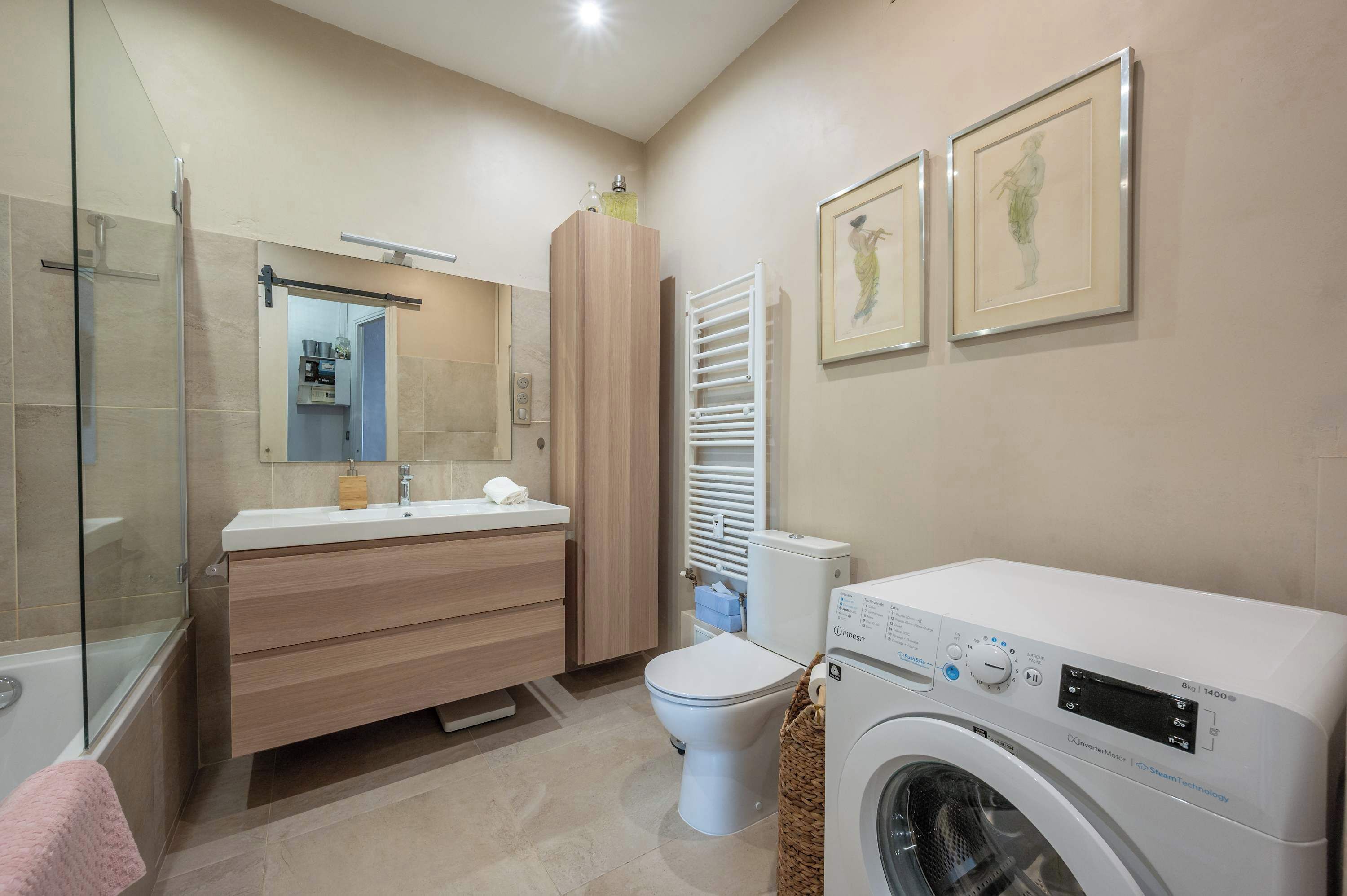 Shower, hair dryer, towels, shampoo