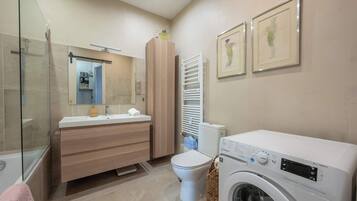 Shower, hair dryer, towels, shampoo