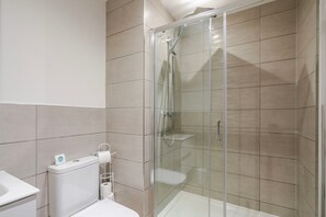 Hair dryer, towels - 2-Bed | Old Trafford | Free Parking | Contractors (Stretford)