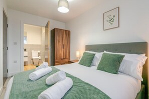 2 chambres, fer et planche à repasser, accès Internet, draps fournis