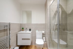 Hair dryer, towels - 2-Bed | Old Trafford | Free Parking | Contractors (Stretford)