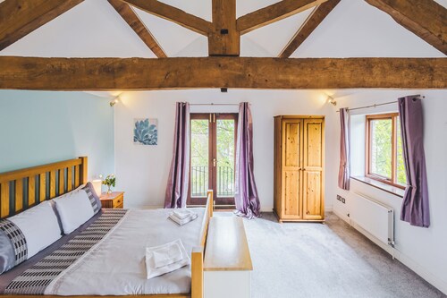 Stunning Cotswolds Barn Conversion | Spacious for Groups & Families