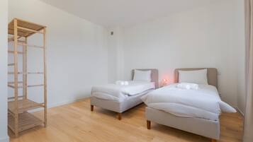 Deluxe Townhome, Mountain View | Iron/ironing board, free WiFi