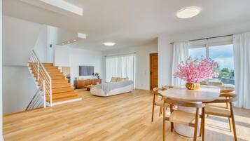 Deluxe Townhome, Mountain View | Interior