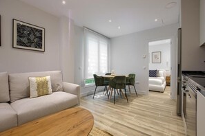 Living area - Dobo Madrid Pinar Aptos Temporales (Madrid)