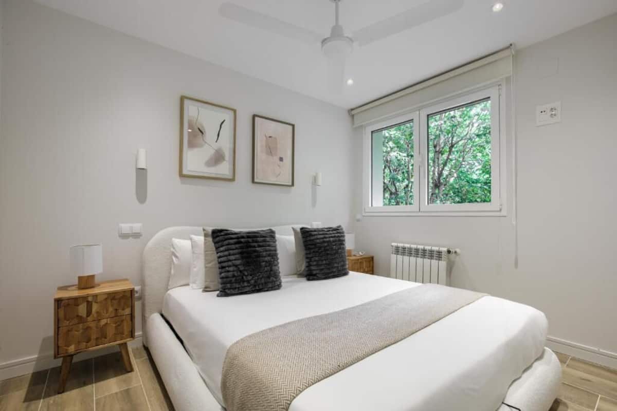 Standaard appartement, 2 slaapkamers | Een strijkplank/strijkijzer, gratis wifi