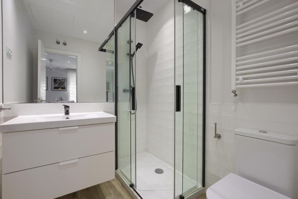 Appartement, 1 chambre, cuisine | Salle de bain | Douche, sèche-cheveux, serviettes fournies, shampoing