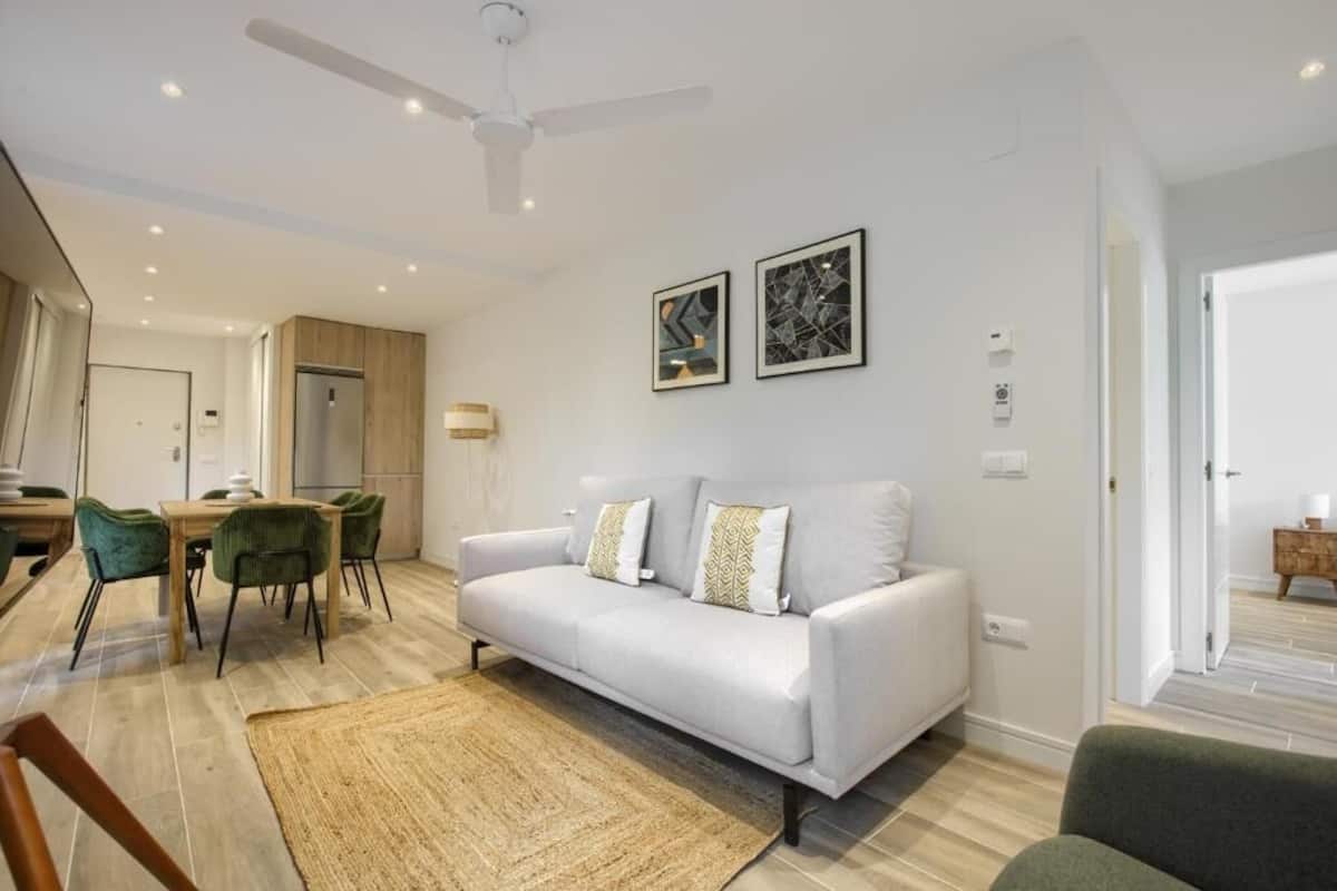 Standard-Apartment, 2 Schlafzimmer, Mikrowelle | Wohnbereich