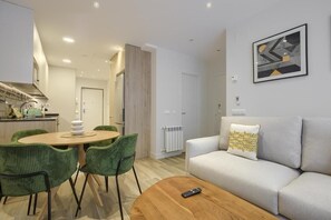 Apartment, 2 Bedrooms, Kitchen | Interior - Dobo Madrid Pinar Aptos Temporales (Hortaleza)