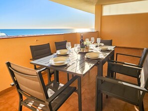 Outdoor dining - Two Bedroom Apartment to rent in Carvajal (Fuengirola)