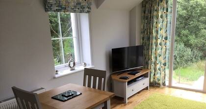 Cosy one bed cottage on secluded private road on the South shore of Loch Katrine