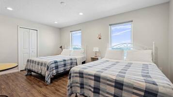 4 chambres, bureau, fer et planche Ă repasser, lit parapluie