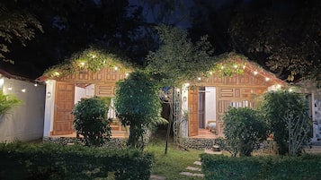 Studio Standard, vue cour intérieure | Extérieur