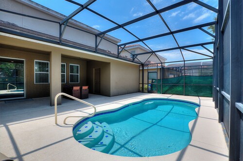 25% Off 5BR Retreat! Pool/Movie Room!