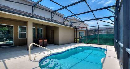 25% Off 5BR Retreat! Pool/Movie Room!