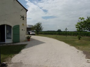 Property grounds - Gite de la Closerie – Independent Country House, Perfect for Families (Oisly)