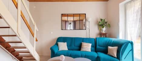 Fernseher, Kamin, DVD-Player