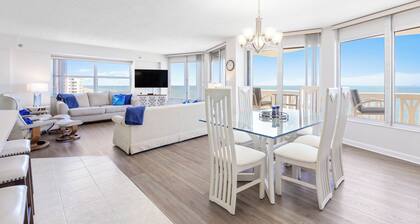 New listing! 3-bedroom. Ocean-Front, Corner Unit with Panoramic Views