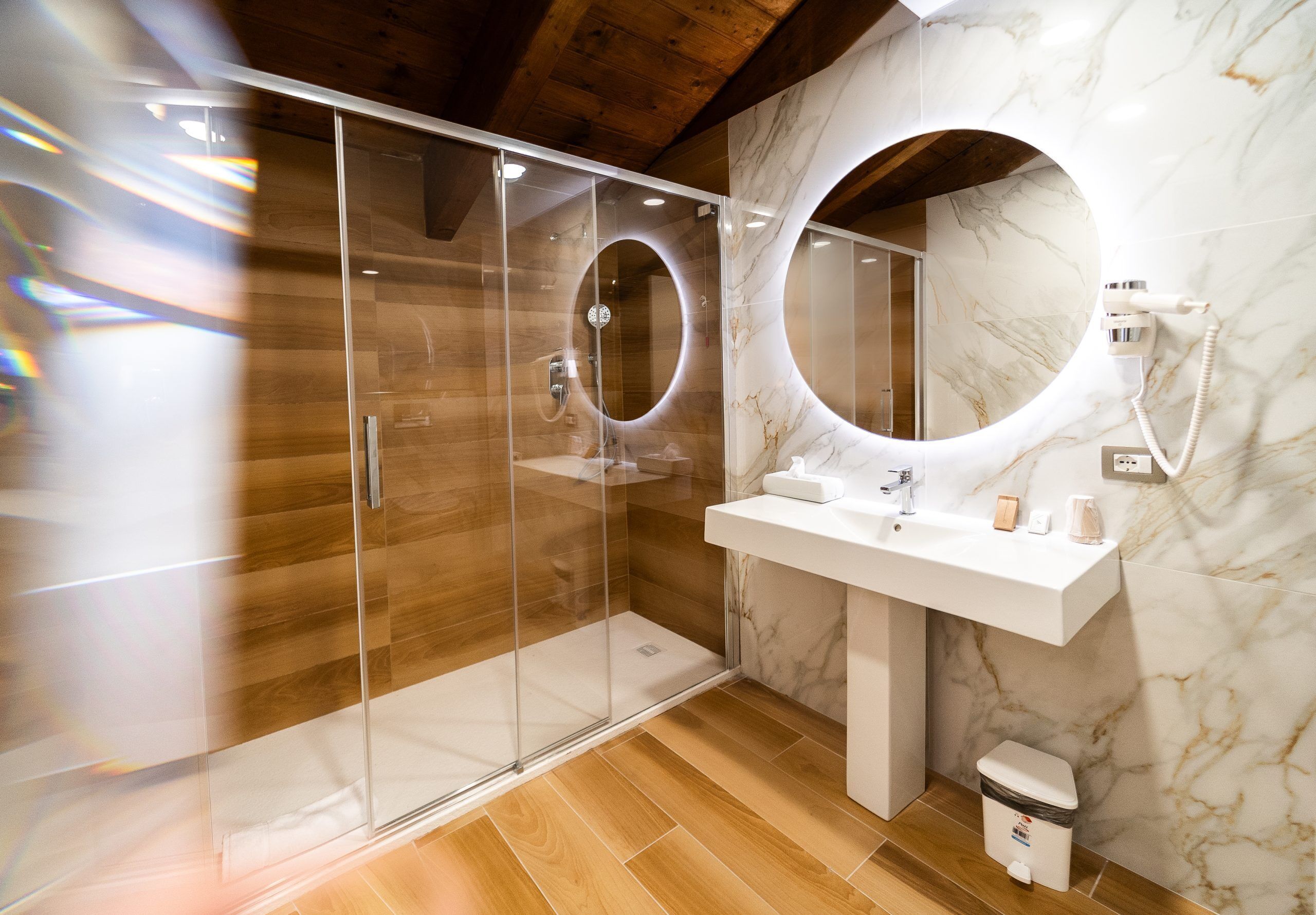 Deluxe Double or Twin Room | Bathroom | Combined shower/bathtub, hair dryer, towels, soap