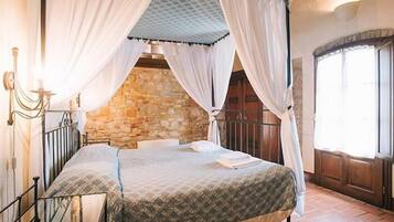 Apartment (CELLOLE) | Free WiFi