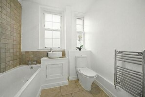 Hair dryer, towels, toilet paper - Welcoming 1-bedroom apartment in the heart of London (London)