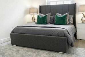 Iron/ironing board, Internet, bed sheets - Welcoming 1-bedroom apartment in the heart of London (London)