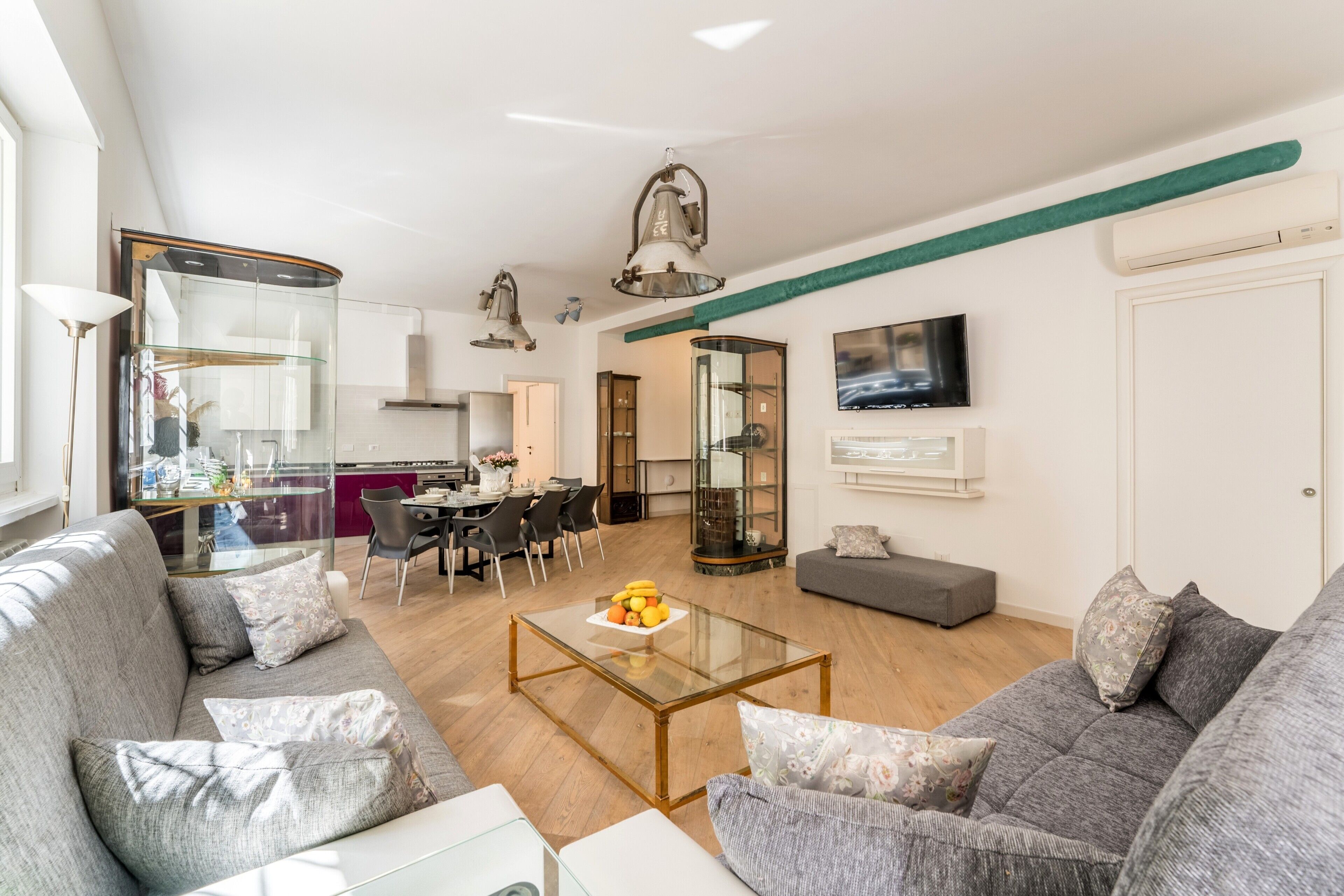 Deluxe Apartment, 4 Bedrooms | Living area