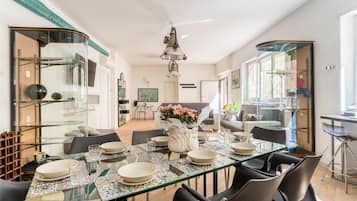 Deluxe Apartment, 4 Bedrooms | Dining