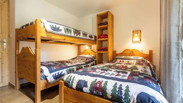 2 bedrooms, WiFi, bed sheets