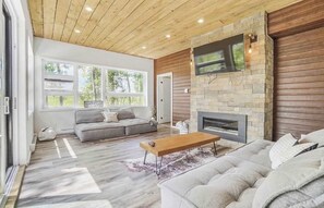TV, stereo - Comfort & Relaxation with Spa  | Le Clubhouse (Saint-Côme)