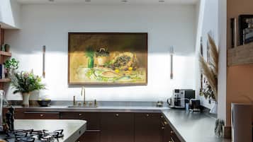 Pemanggang roti, blender, mikser, dan bumbu