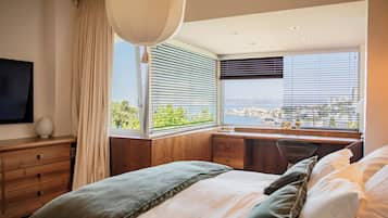 Luxury Villa, Patio | Premium bedding, memory foam beds, free WiFi