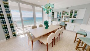 Dining - Luxurious Oceania 805 w/Beach Service (Destin)